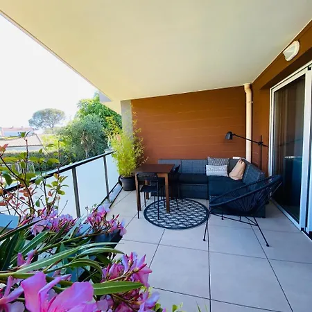 Un Coin De Tranquillite Non Loin De La *