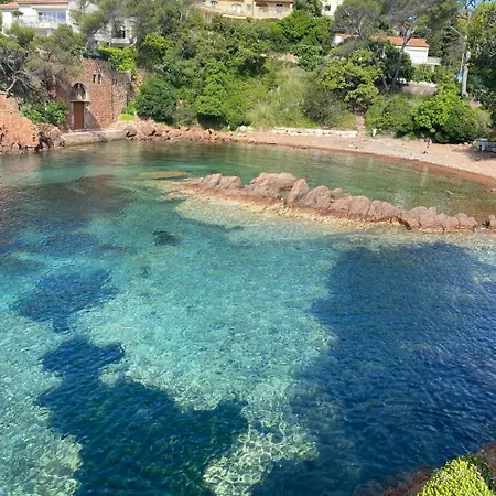 Un Coin De Tranquillite Non Loin De La Apartament