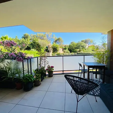 Un Coin De Tranquillite Non Loin De La *