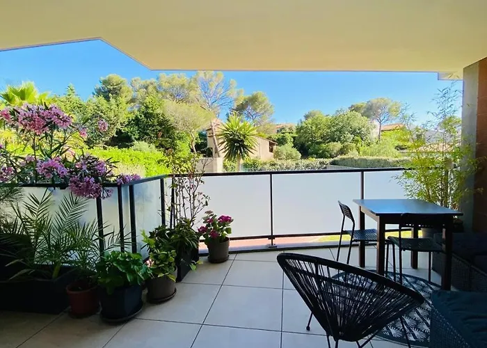 Un Coin De Tranquillite Non Loin De La *